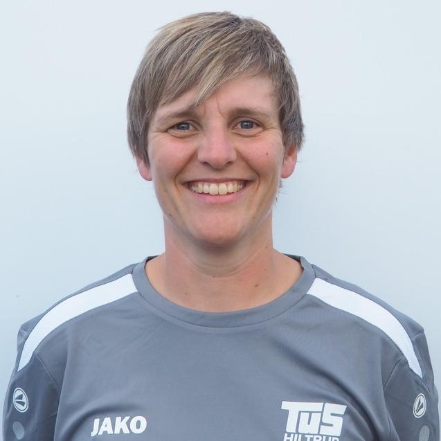 Portrait einer Frau in grauem TuS Hiltrup Trikot