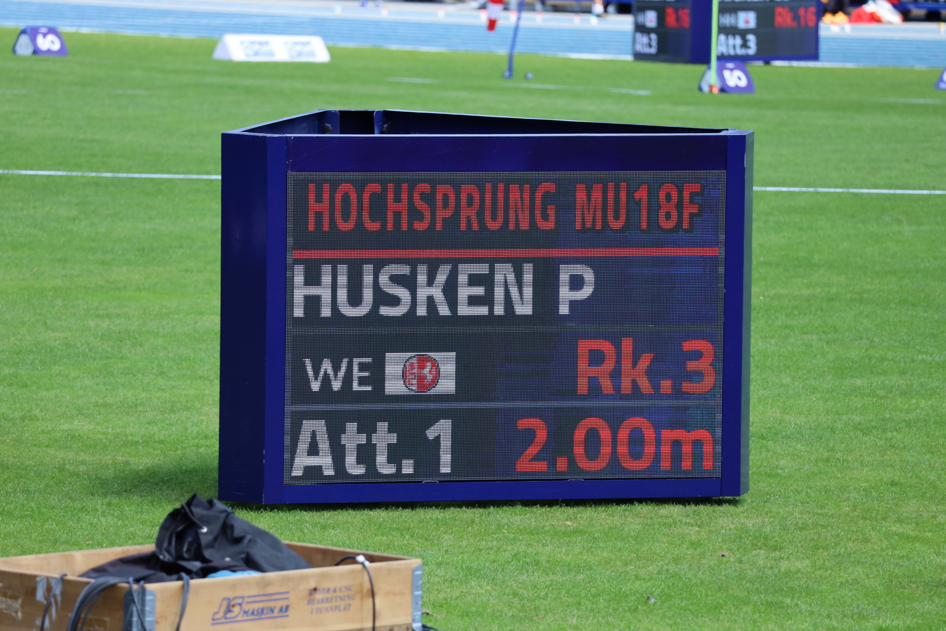 Anzeigetafel f&uuml;r den Hochsprung mit den Informationen &uuml;ber Husken P, Rang 3, erste Versuchsh&ouml;he 2,00 m.