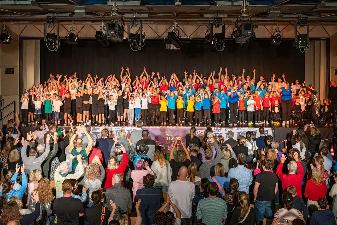 Tanzspektakel in der vollen Stadthalle Hiltrup 2024